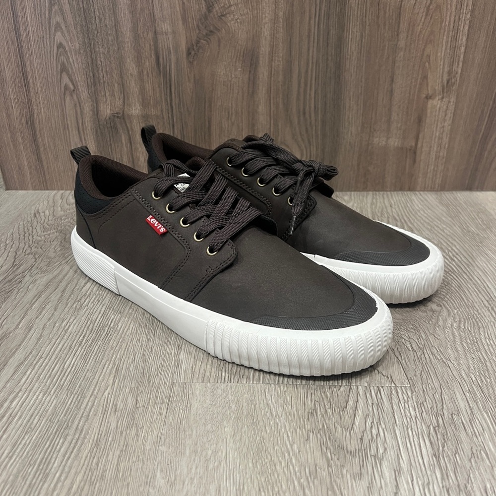NWOT Levi’s Men’s Dark Brown Sneakers